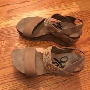 7M OTBT tan shoes. Barely worn